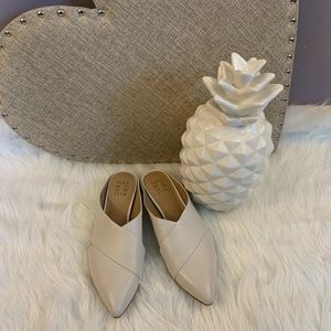 Naturalizer Women’s Simonette Pionted-Toe Mule